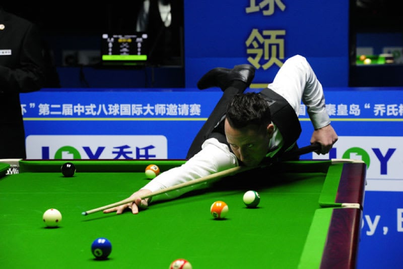 Gareth Potts Chinese 8 Ball Pool Cue - Gareth Playing.jpg